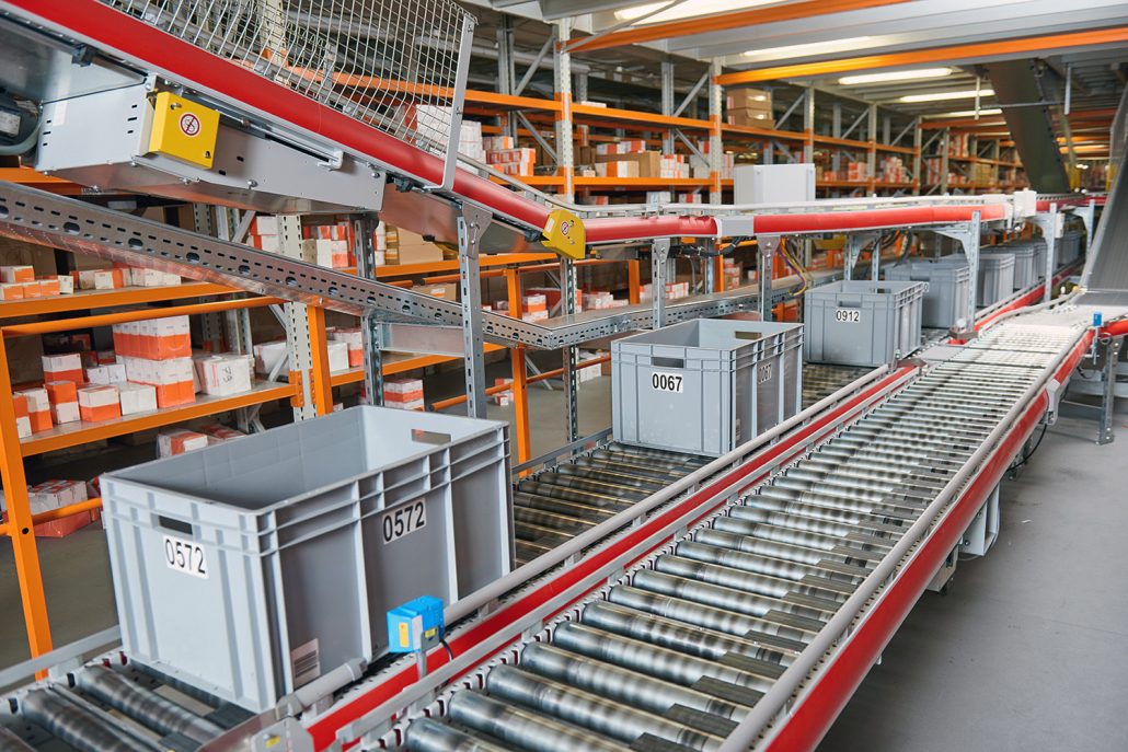 Fulfillment warehouse conveyor belt